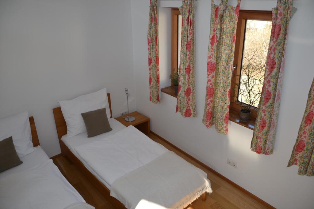 Wein + Bett Wiedeck Stetten Rum bild