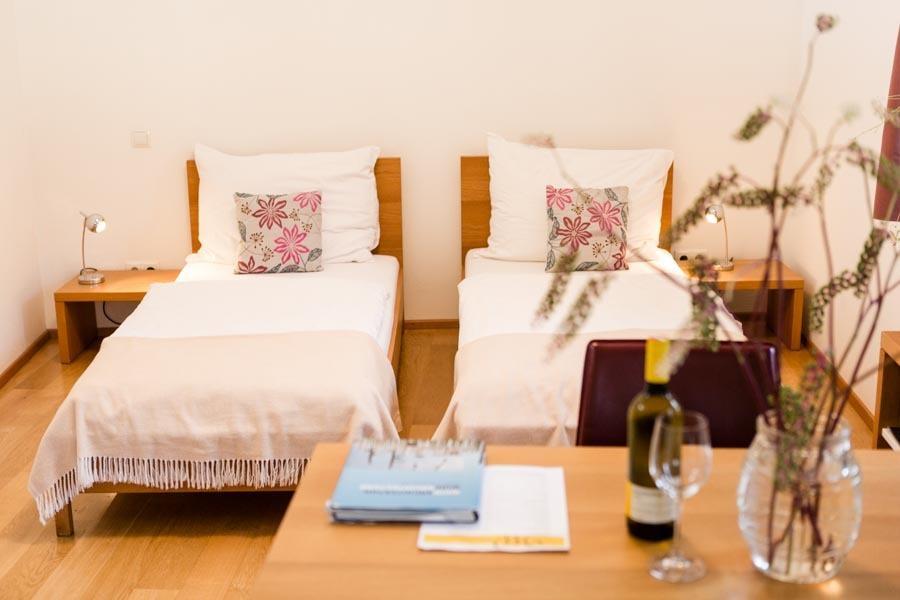 Wein + Bett Wiedeck Stetten Rum bild